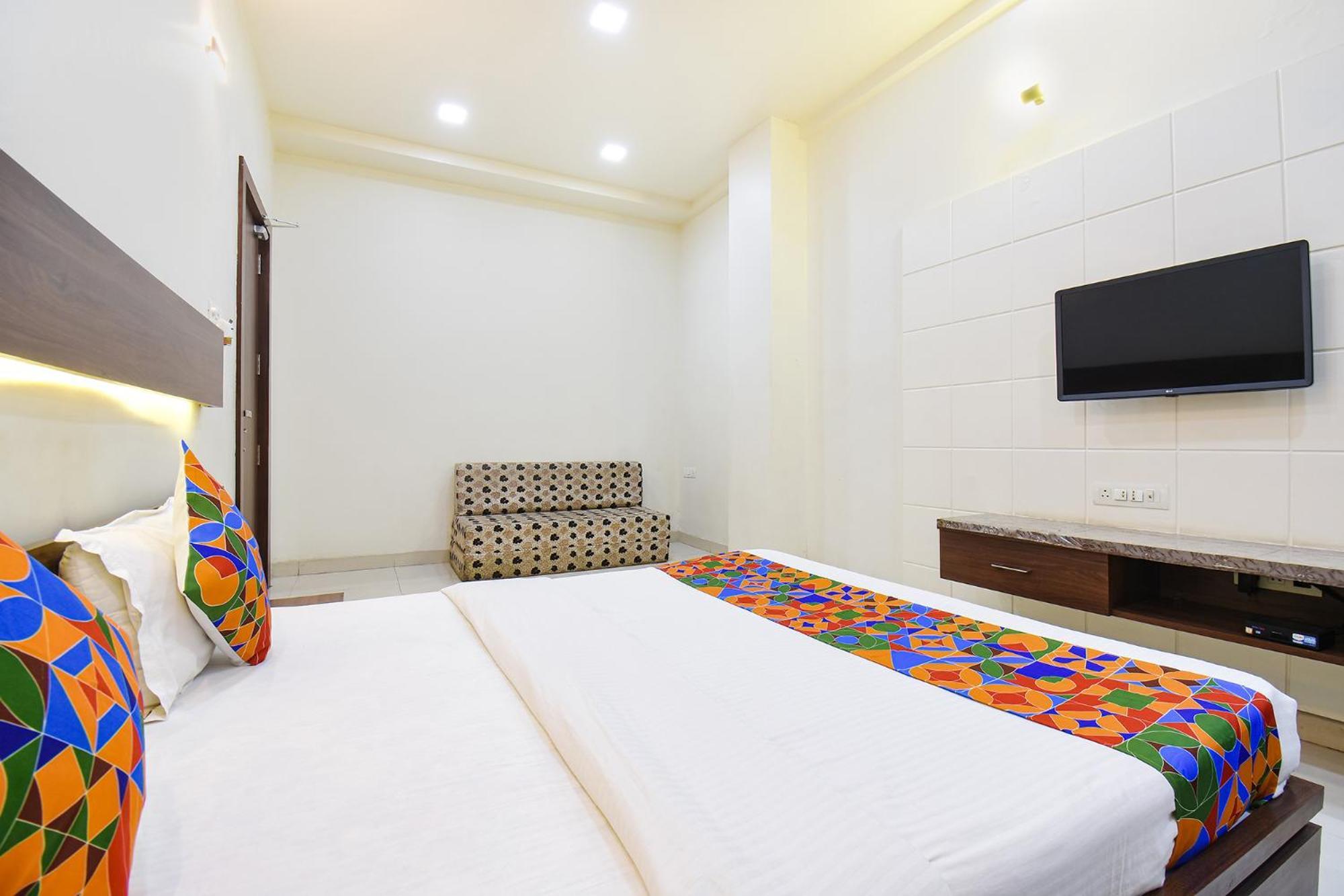 Fabhotel Royal Suits - Nr Mahadji Shinde Chhatri Mundhva Eksteriør bilde