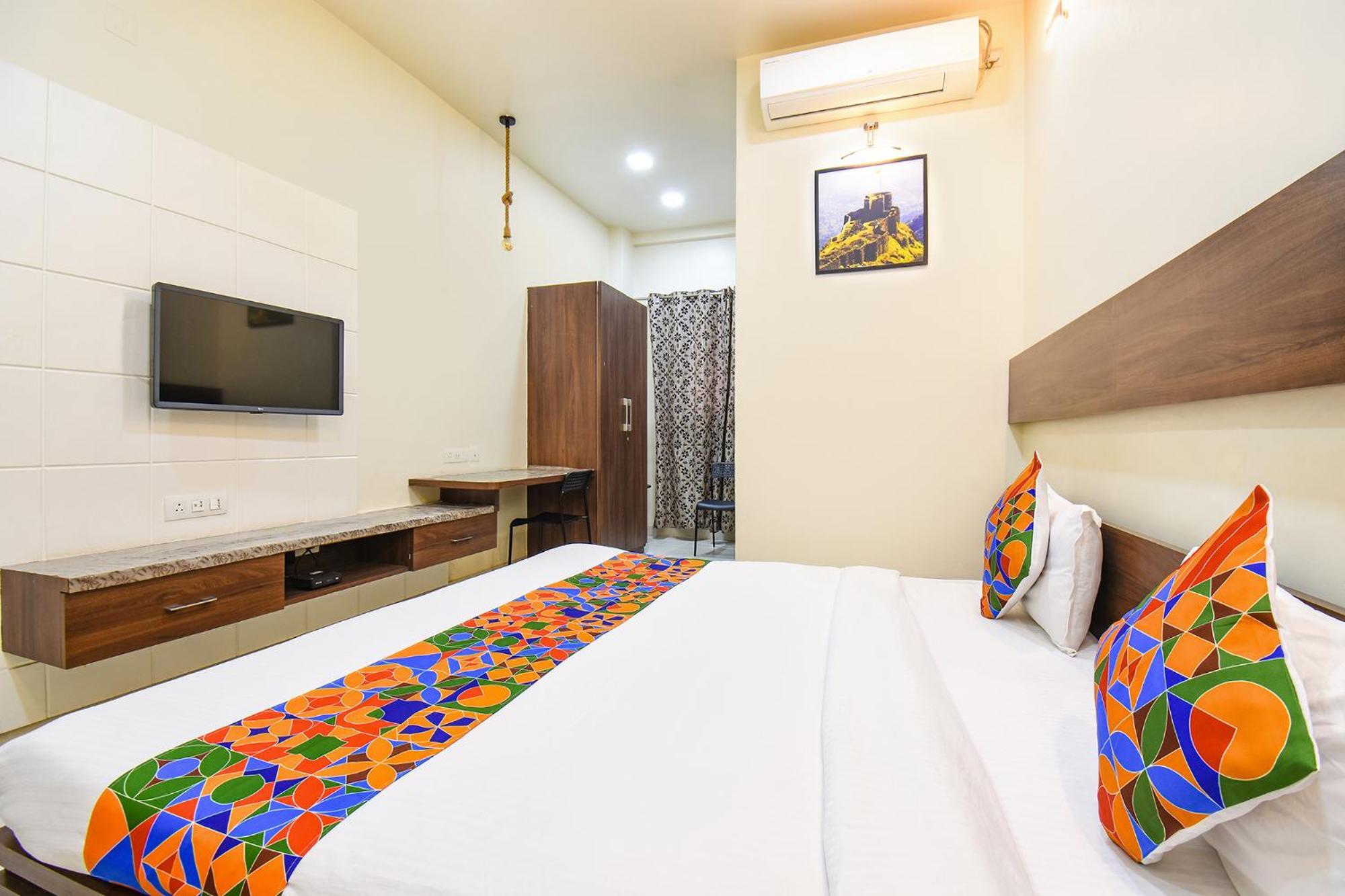 Fabhotel Royal Suits - Nr Mahadji Shinde Chhatri Mundhva Eksteriør bilde