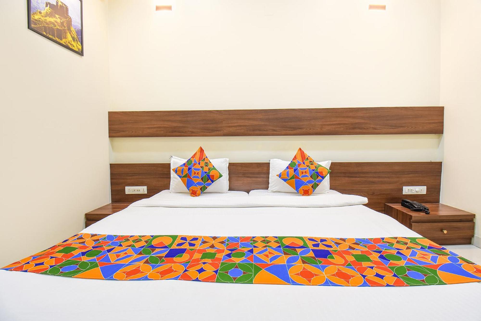 Fabhotel Royal Suits - Nr Mahadji Shinde Chhatri Mundhva Eksteriør bilde