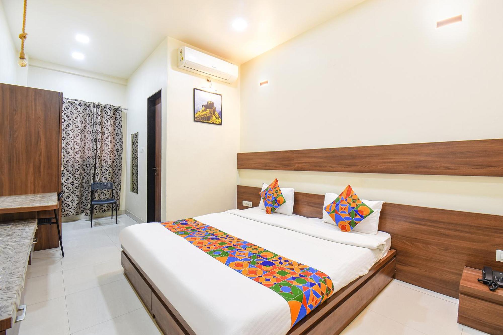 Fabhotel Royal Suits - Nr Mahadji Shinde Chhatri Mundhva Eksteriør bilde