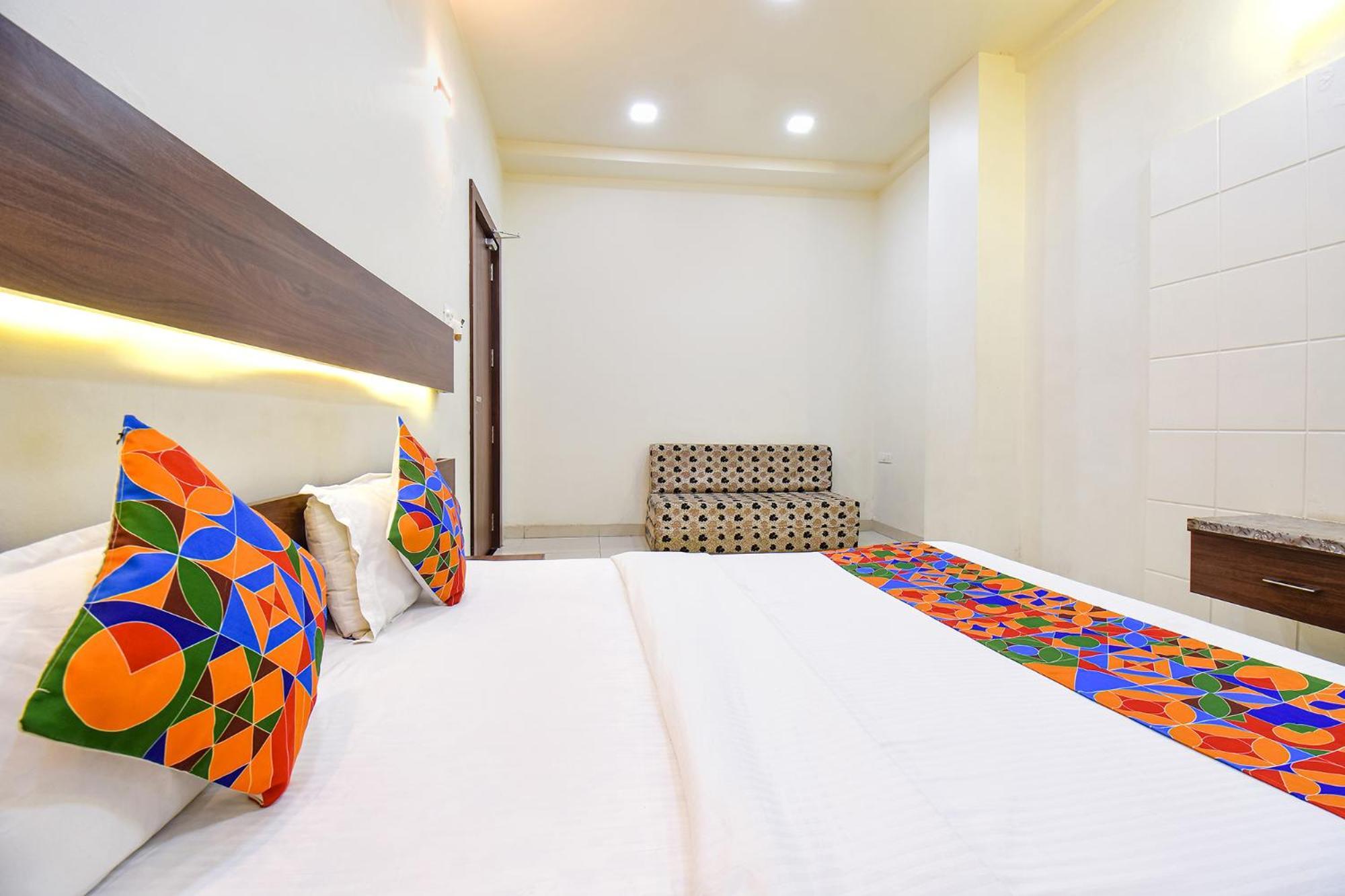 Fabhotel Royal Suits - Nr Mahadji Shinde Chhatri Mundhva Eksteriør bilde