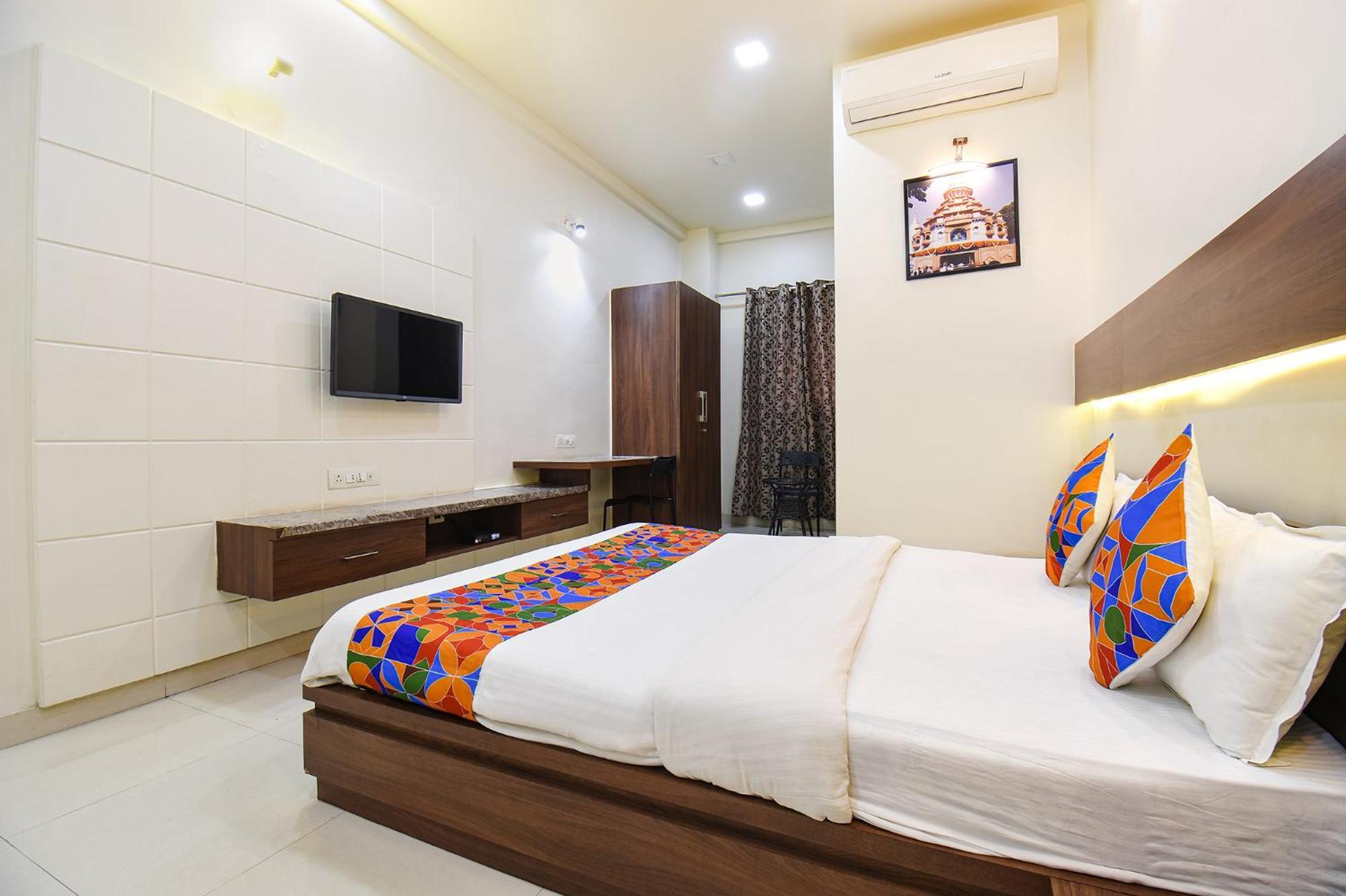 Fabhotel Royal Suits - Nr Mahadji Shinde Chhatri Mundhva Eksteriør bilde